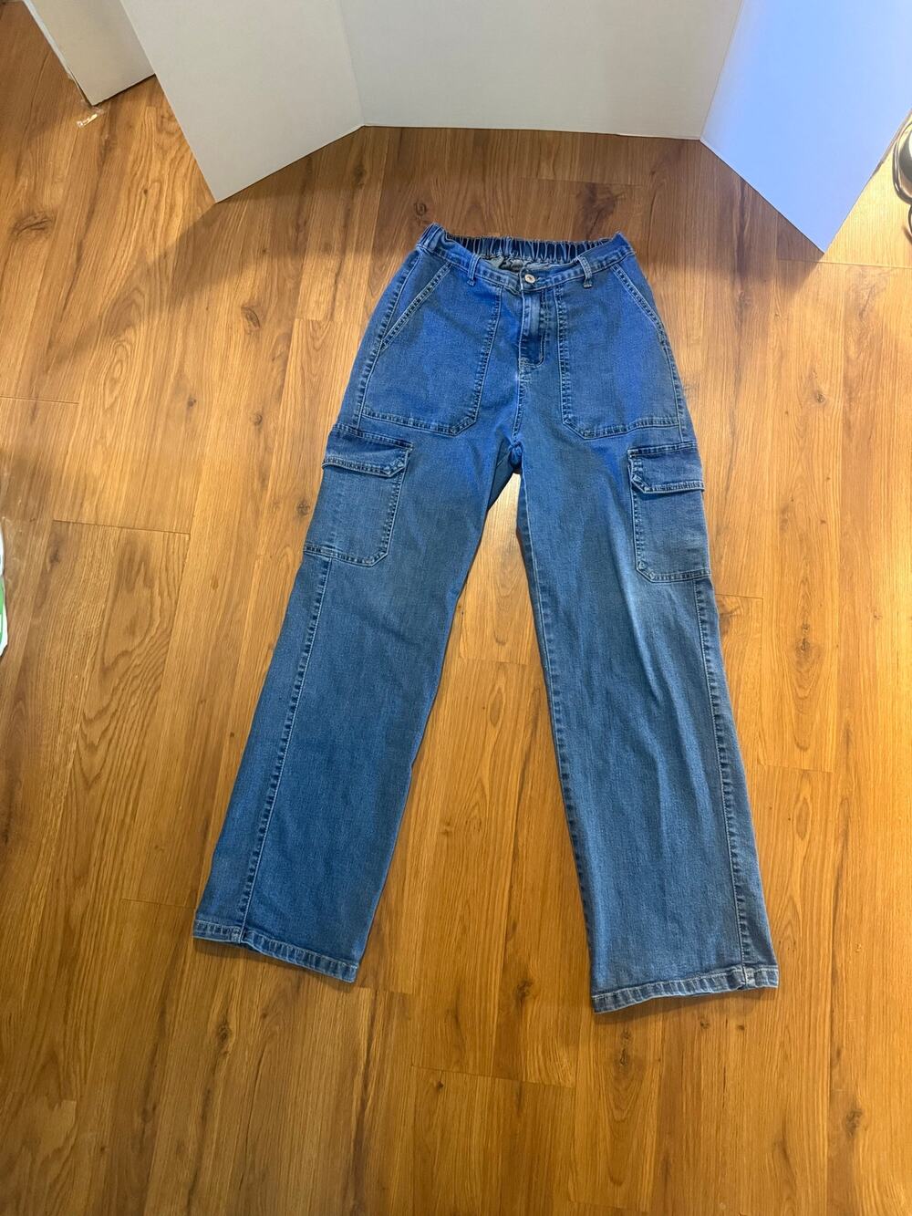 Medium Wash Wide-Leg Cargo Denim Jeans - Size Medium